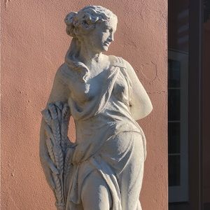 Meet your Posher, Monica